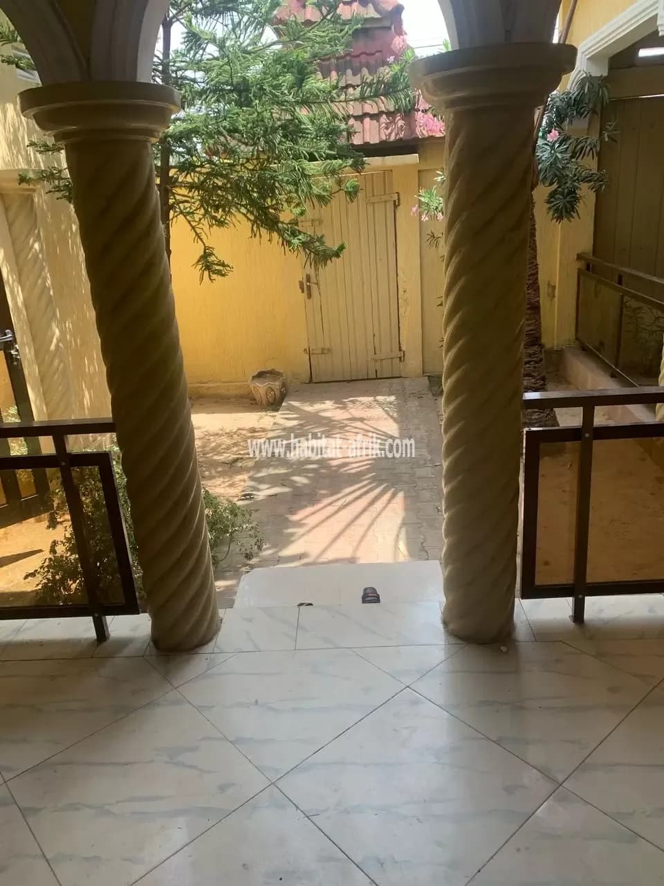 Je mets en location une mini villa de 3 chambres 2 dépendance à avepozo la craie lome togo