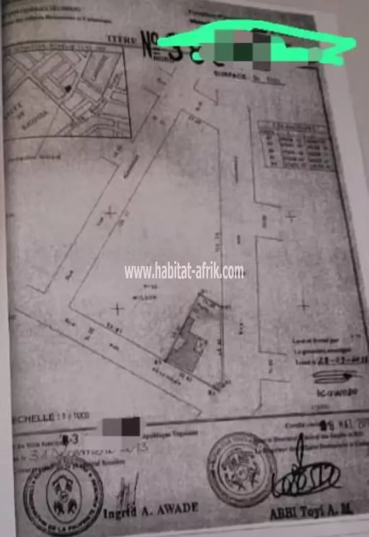Je mets en vente une parcelle de terrain un lot et demi soit (900m2) en angle de rue a BAGUIDA lycée lome togo