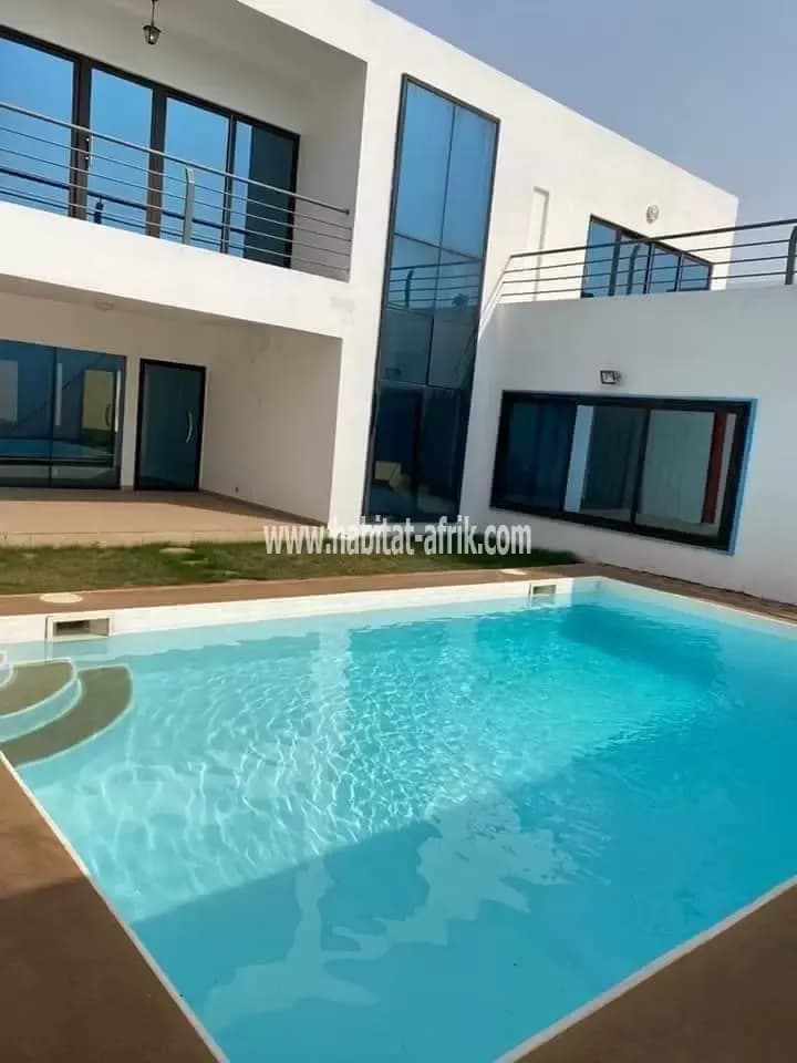 VILLA DUPLEX AVEC PISCINE À LOUER CHEZ SANGENIS IMMO