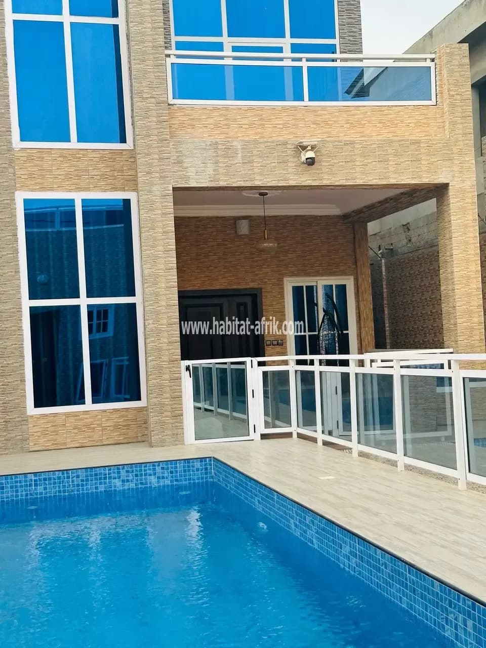 Je mets en location une villa meublée vip avec piscine bien équipée de 4 chambres salon meublée a agodeke lome togo