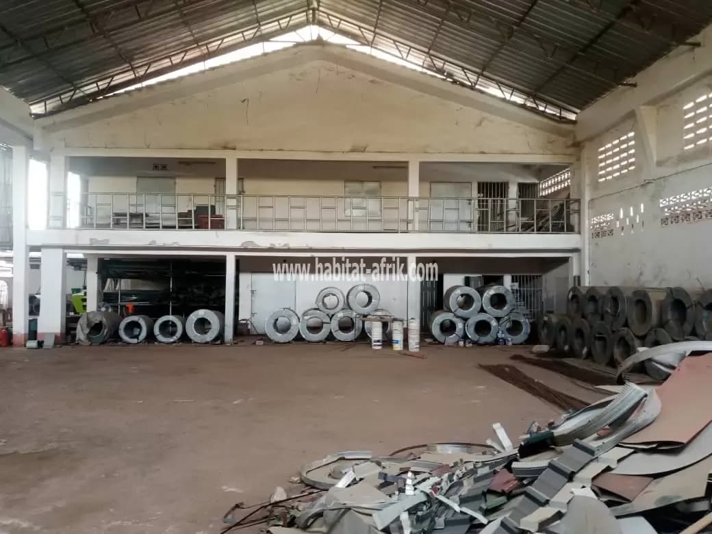 Je mets en vente une usine de toles sur 3 lots collé a adidogome lome togo