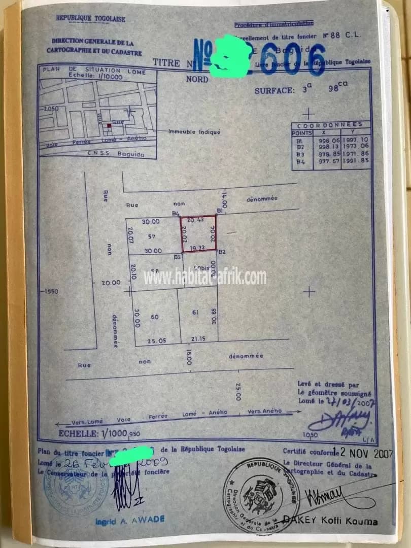Nous mettons en vente une parcelle de terrain plus que demi lot (398 m²) situé à baguida derrière le commissariat vers les rails Lome togo