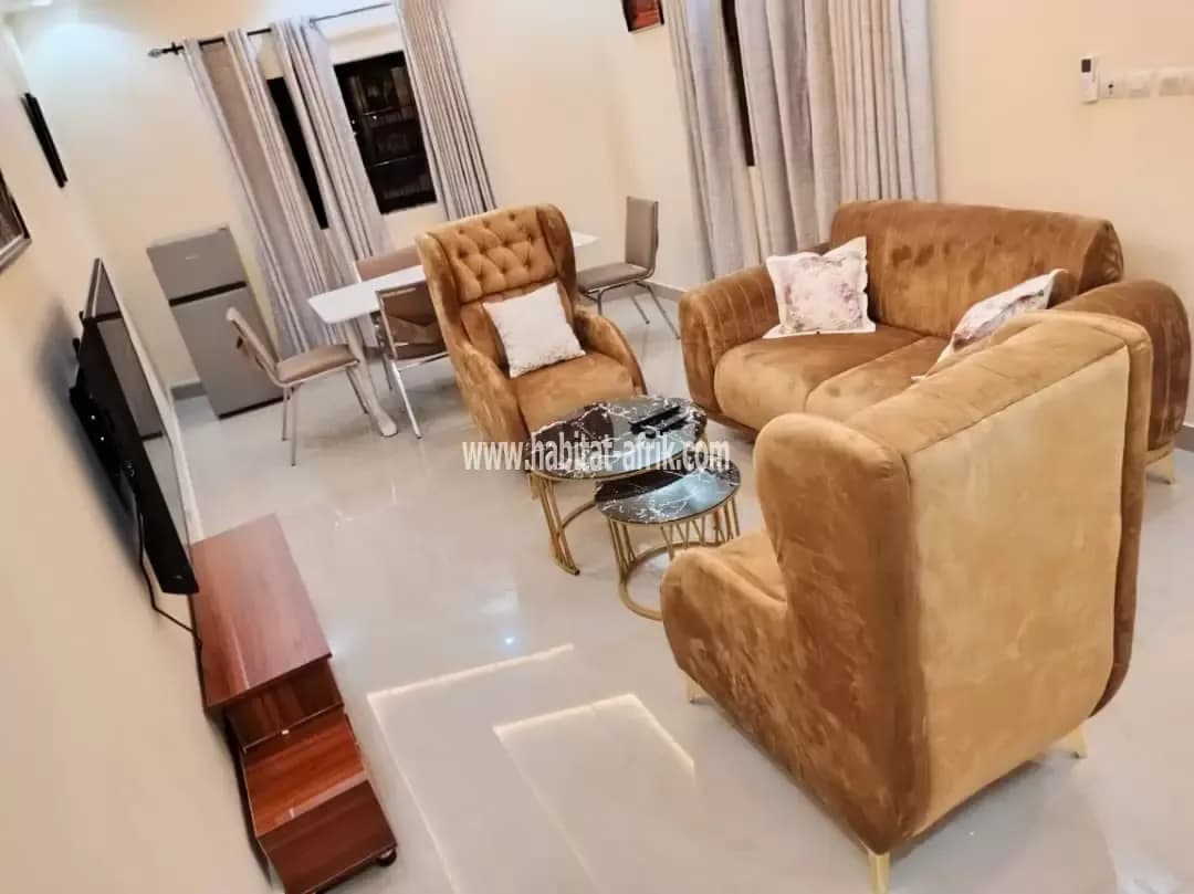 A louer appartement meublée cour unique à l’étage de 2 chambres salon à Avedji cito 200m du goudron lome togo