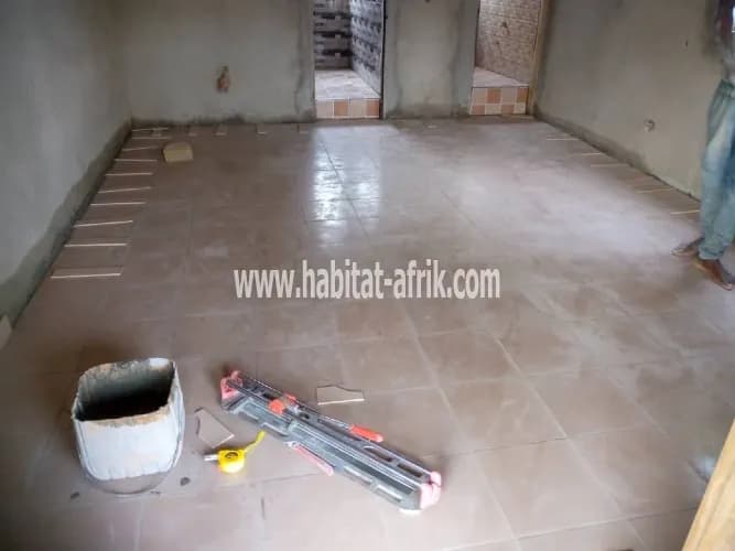 LOCATION Appartement d'une pièce wc douche cuisine interne à l'étage à Agoè assiyeye Lomé-Togo