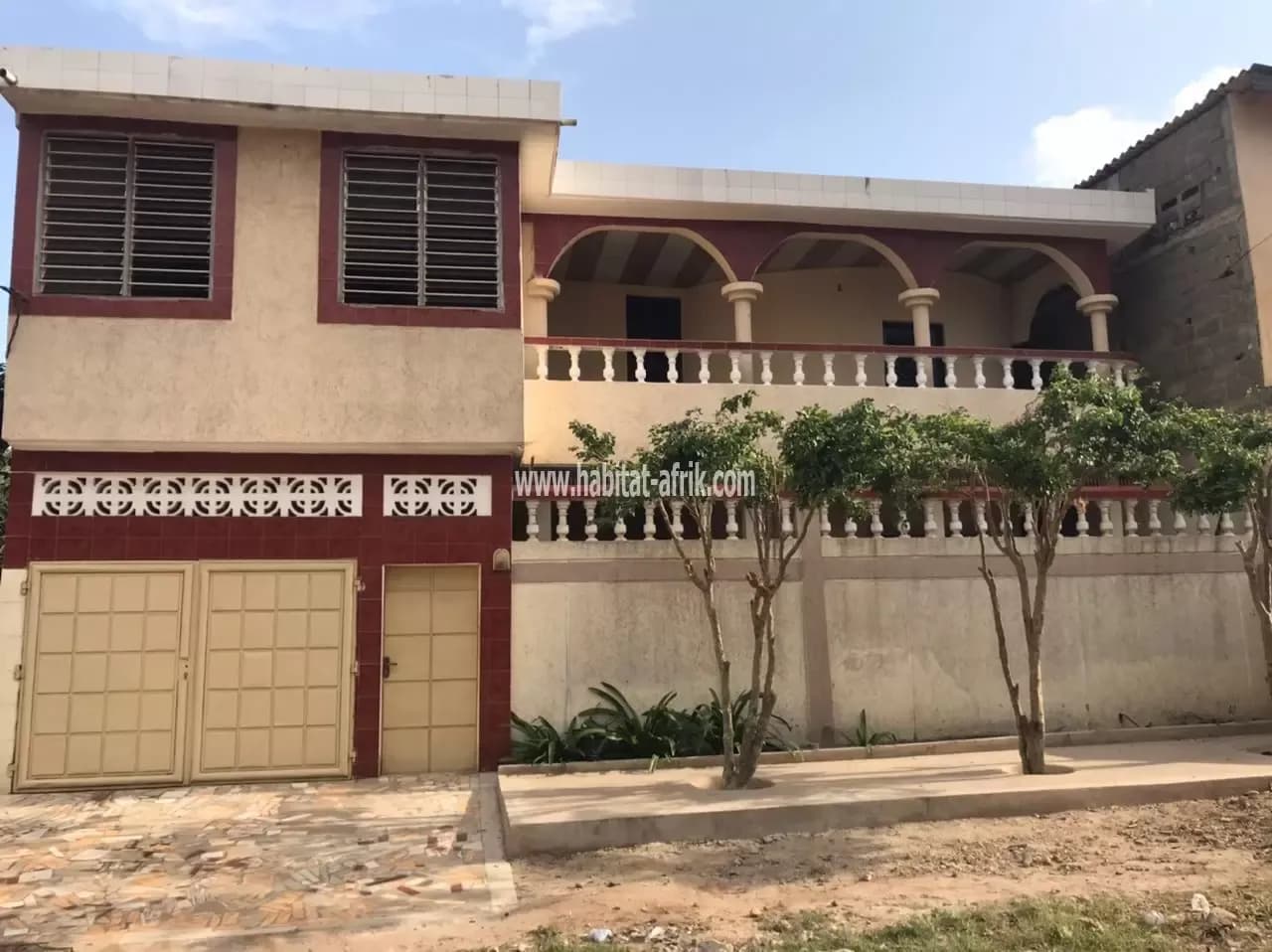 Je mets en location une maison de 9chambre 3salon WC douche interne à hedzranawoe Lome Togo