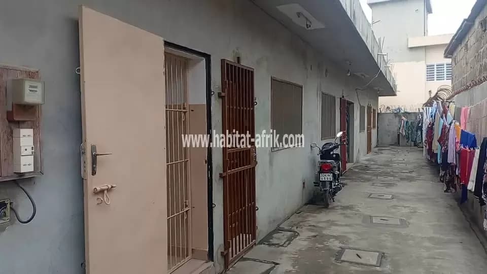 MAISON LOCATIVE DALLÉE À VENDRE À COTONOU FIDJROSSÈ -HOUÉYIHO