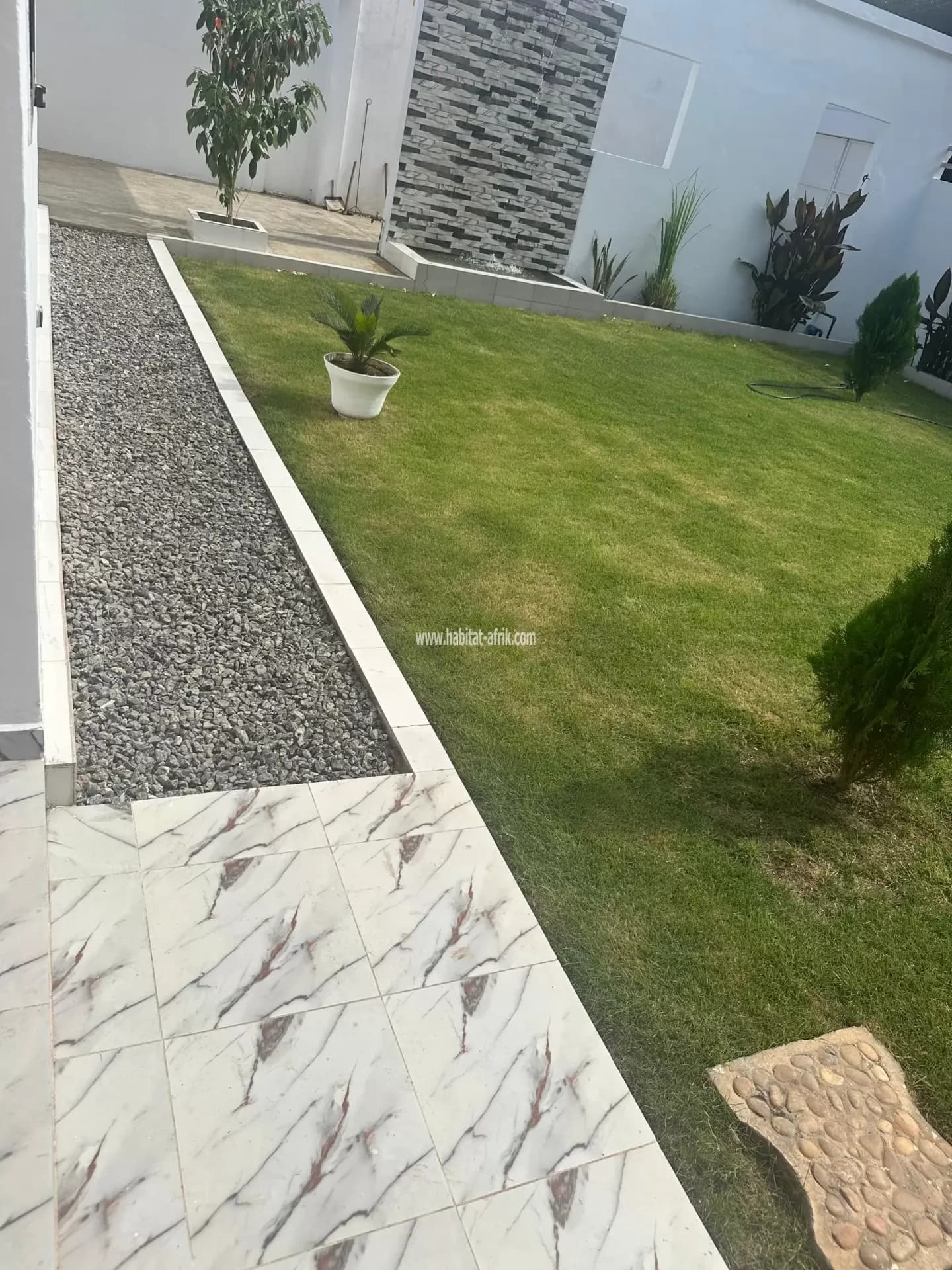 Location villa de 04 chambres salon avec jardin a forever lome togo