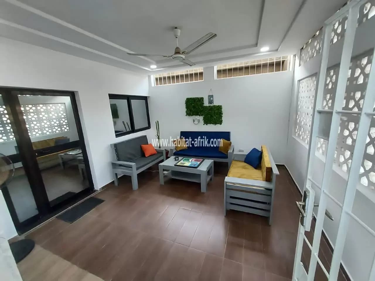 Je mets en location un appartement meublé de 02 chambres à Djidjolé Lomé t