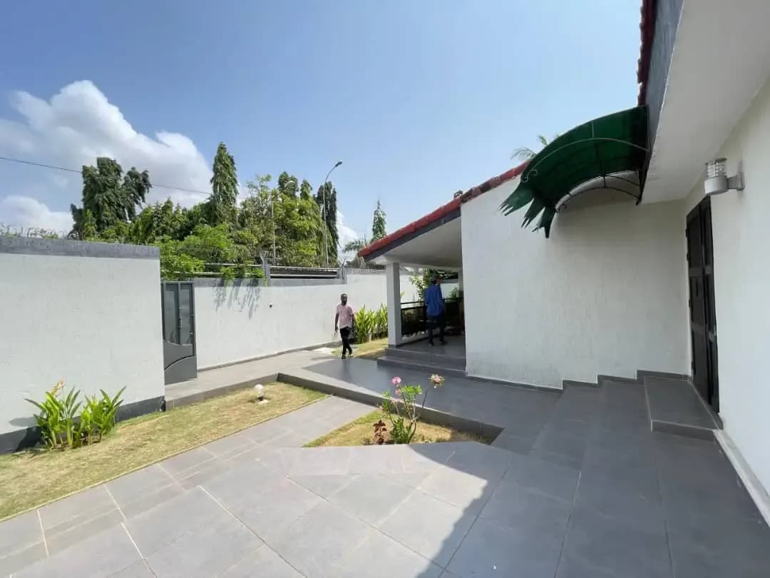 BELLE VILLA À VENDRE À LA CAISSE