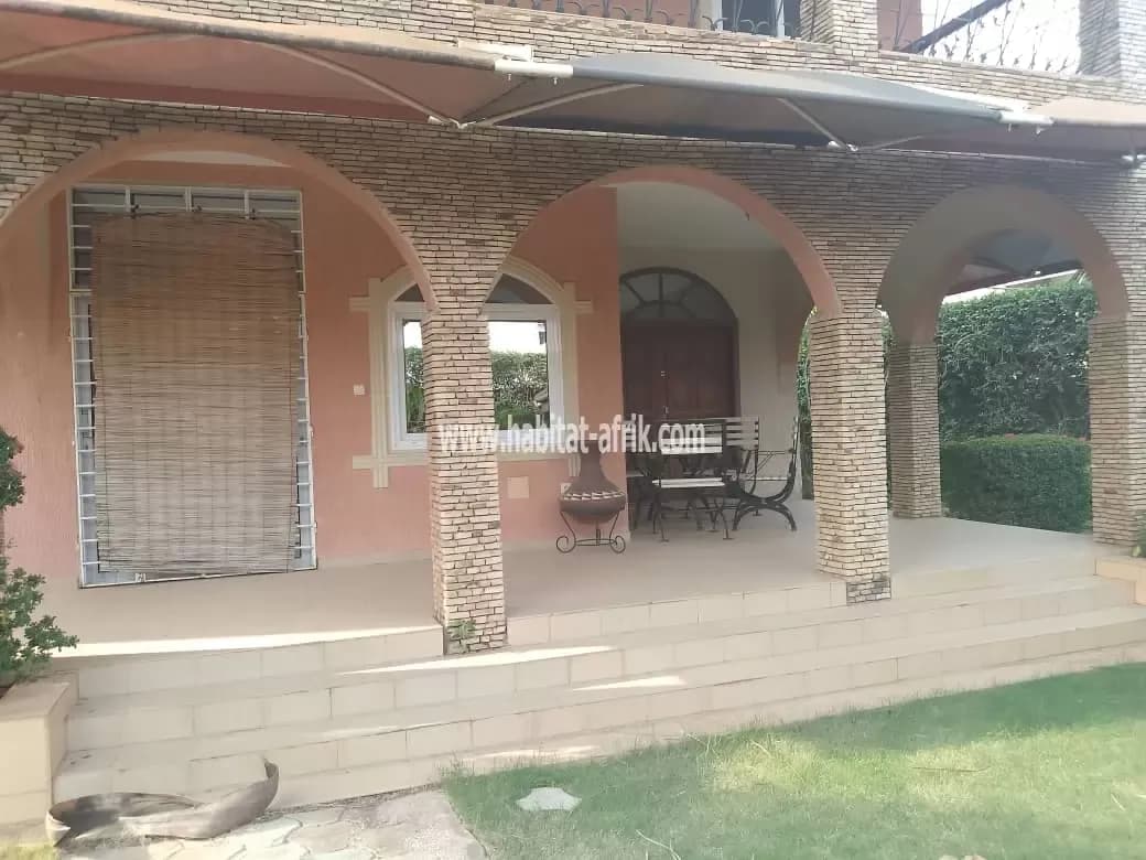 Villa duplex a vendre de 3 chambres salon 2 dépendances, situé à adidogome sagbado lome togo