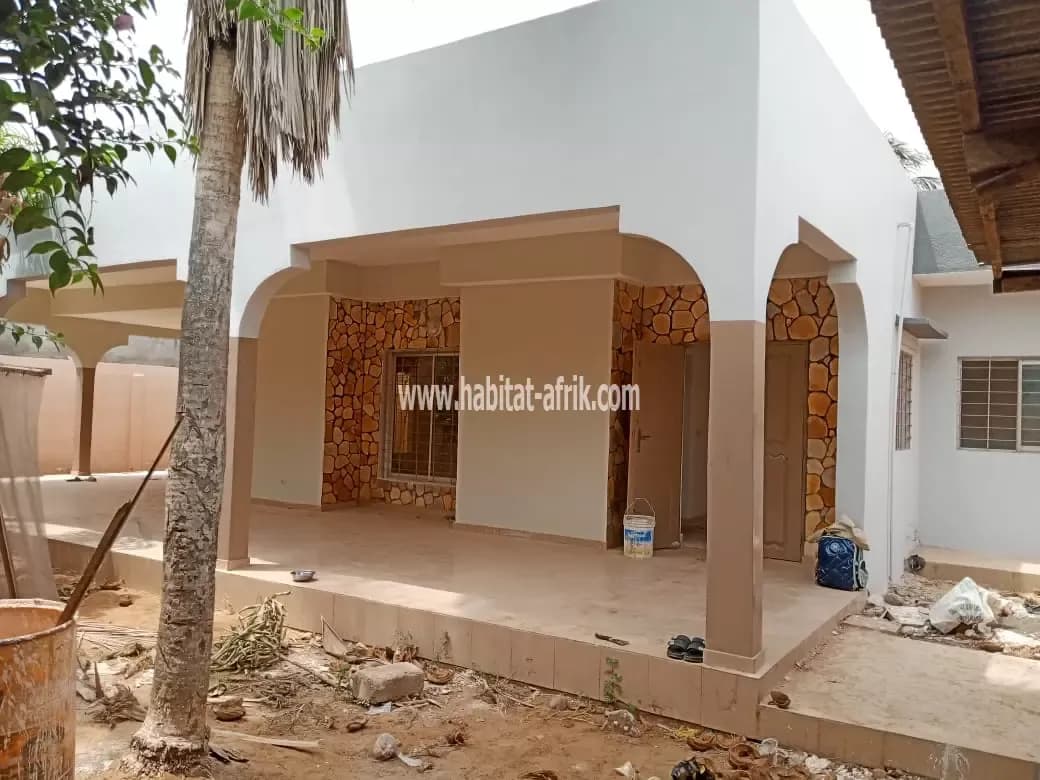 Maison à louer à totsi tidjani lome togo