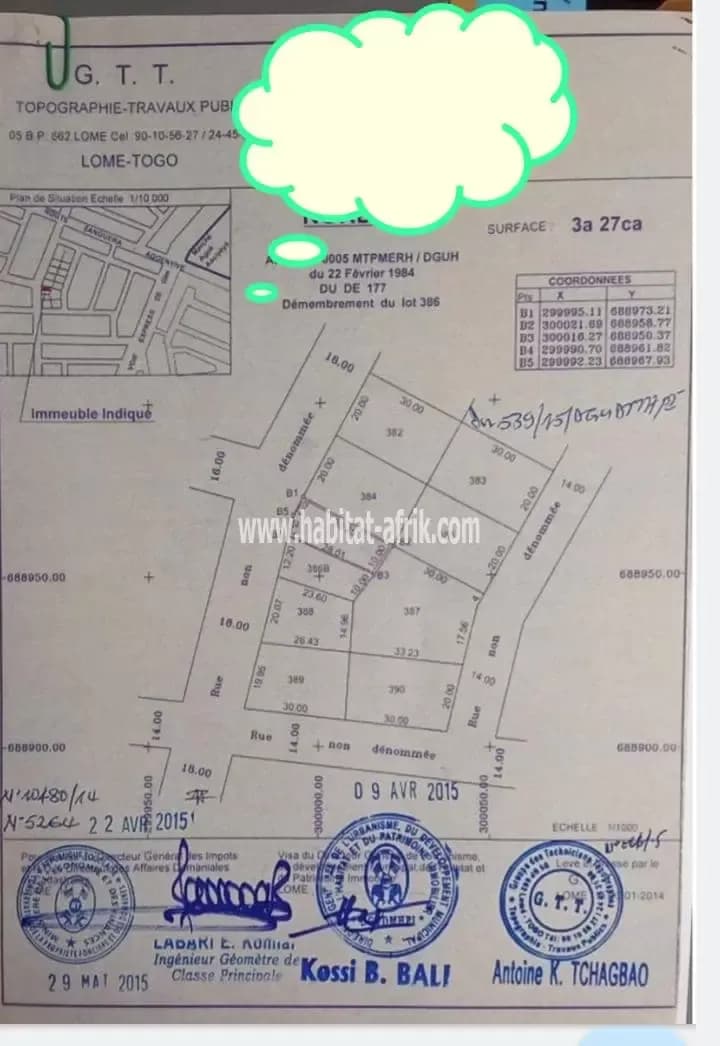 Je mets en vente une parcelle de terrain un demi lot rec derrière super marché champion 500m du goudron agoe assiyéyé lome togo
