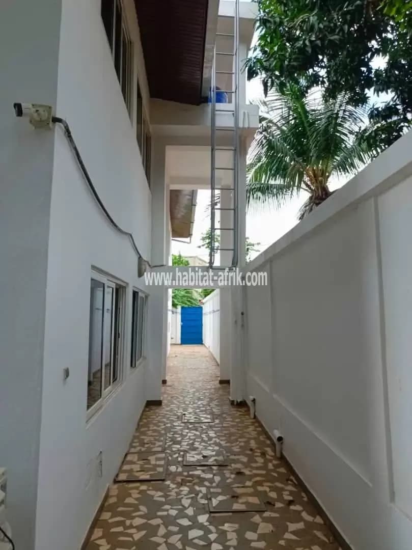 VILLA R+1 A VENDRE A CALVI AVEC JARDIN