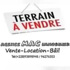 JE METS EN VENTE UNE PARCELLE DE TERRAIN DEMI LOT À ADIDOGOME AMADANHOME FOYER DES JEUNELOMÉ TOGO