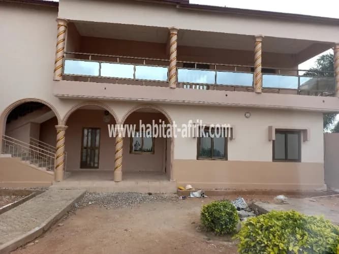 LOCATION Villa 3 Chambres Salon Wc douche cuisine à avedji Lomé-Togo