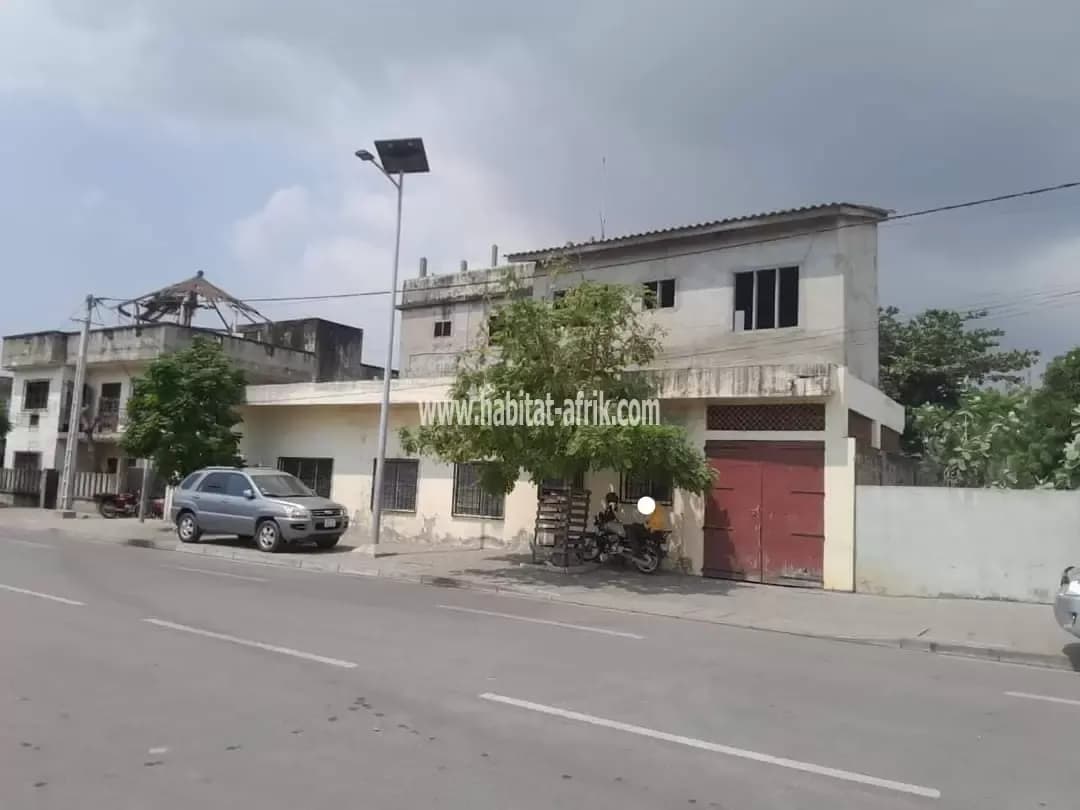 VILLA DALLÉE AU BORD DU GOUDRON À VENDRE À COTONOU GUINKOMEY