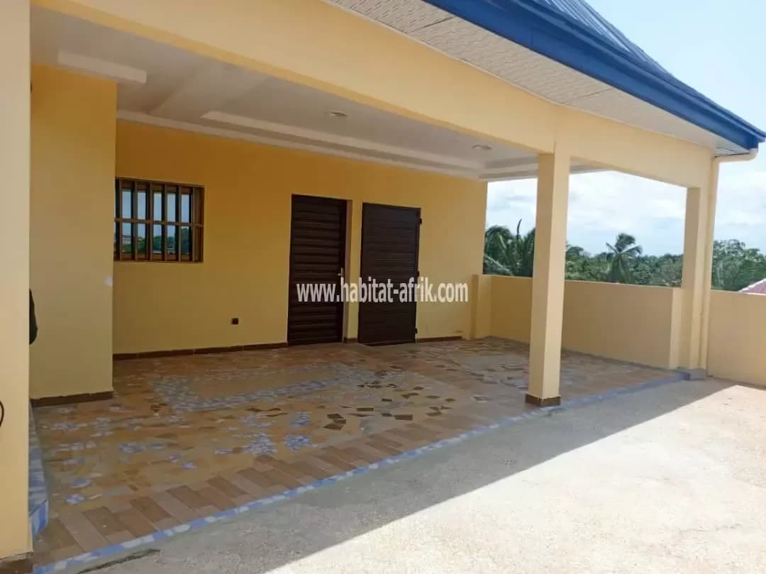 Je mets en location une villa duplex de quatre (4) chambres salon propre à TOKOIN hôpital lome togo