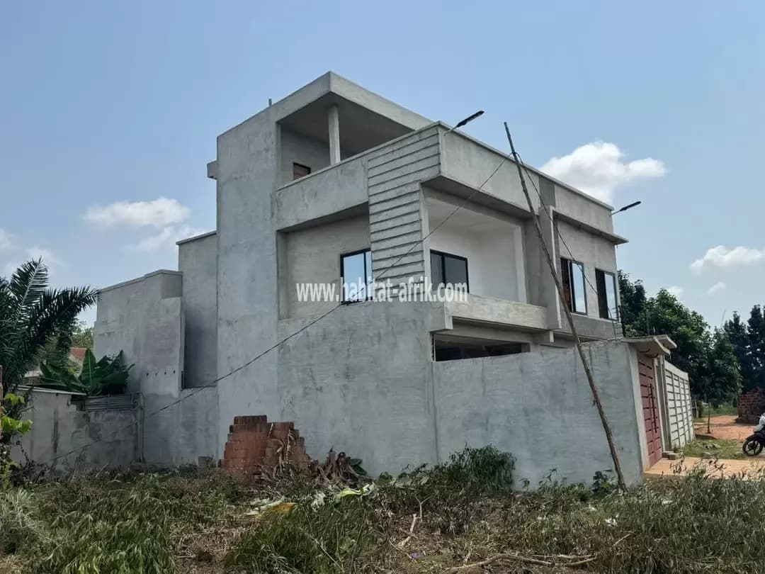 MAGNIFIQUE VILLA DUPLEX À VENDRE À CALAVI TOGBA À 200M DU GOUDRON