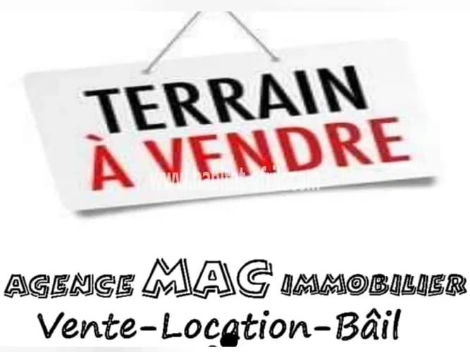 Terrain à vendre 1 lot 477 mètres carrés, au bord du goudron face à fédération nationale de football kégué Lomé-Togo