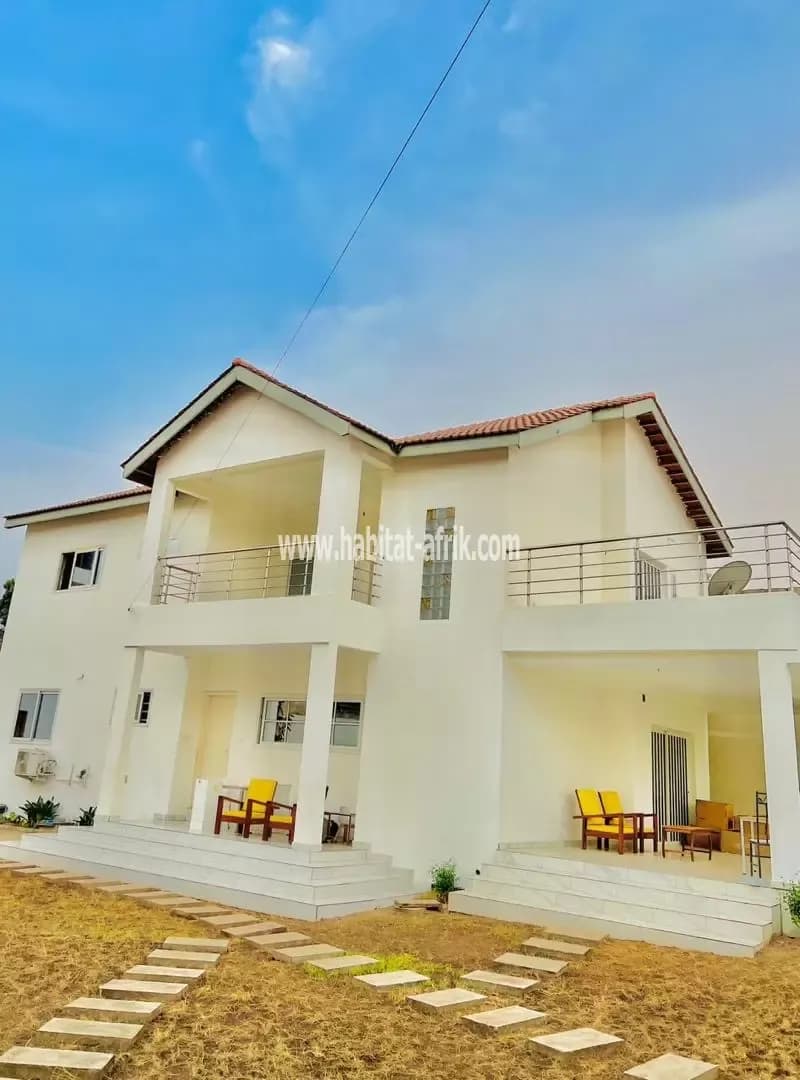 JE METS EN LOCATION UNE MAISON MEUBLÉE DE DEUX (2) CHAMBRES SALON À ADIDOADIN LOME TOGO