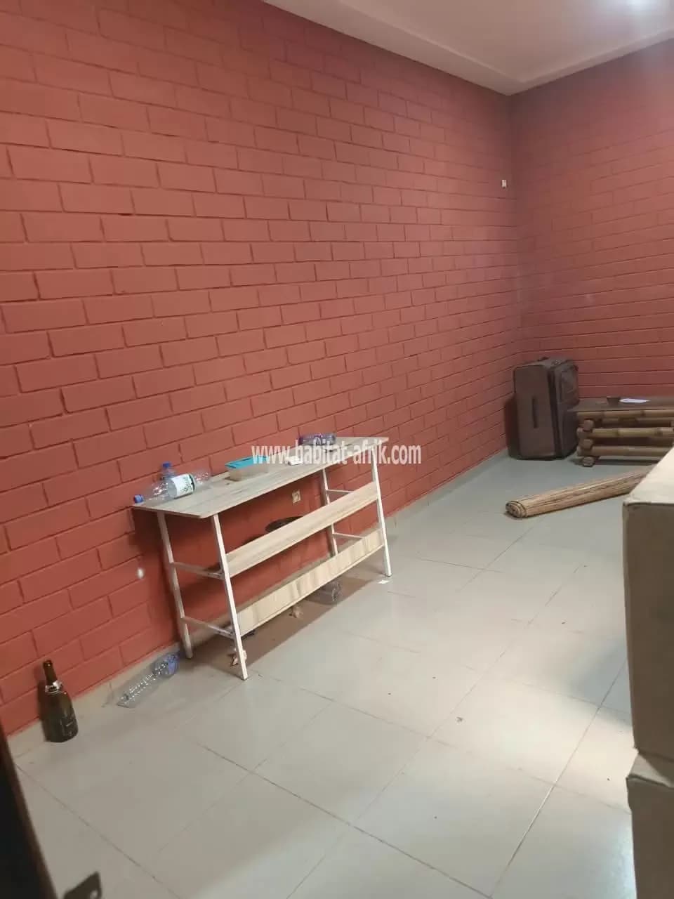 Location appartement pièces wc douche cuisine avec garage de disponible scindé en cour unique a agbalepedo non loin du catholique djidjolé lome togo