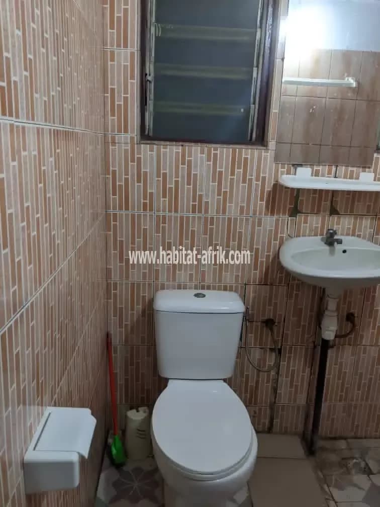 Je mets en location un mini villa de deux chambres salon et une dépendance garage pour 2 voitures à togo2000 lome togo