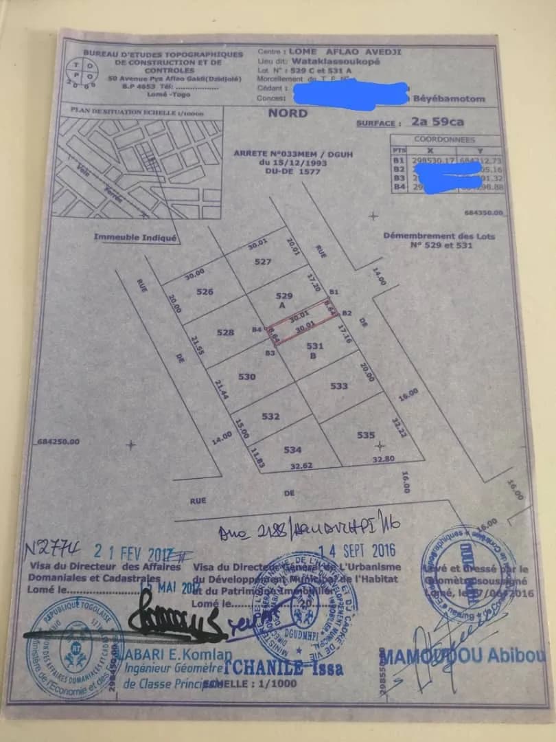 Terrain à vendre, demi lot bien positionné pour vos projets immobiliers au quartier totsi gblinkomé lome togo