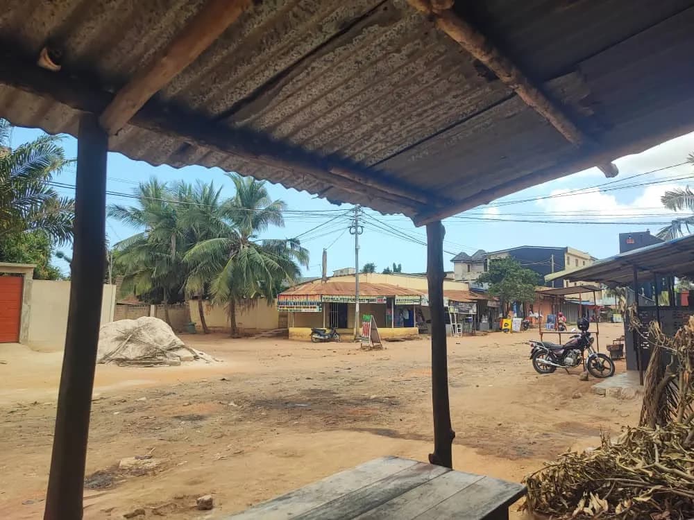 Terrain a vendre, 3 quart de lot a Agoè carrefour pardon lome togo