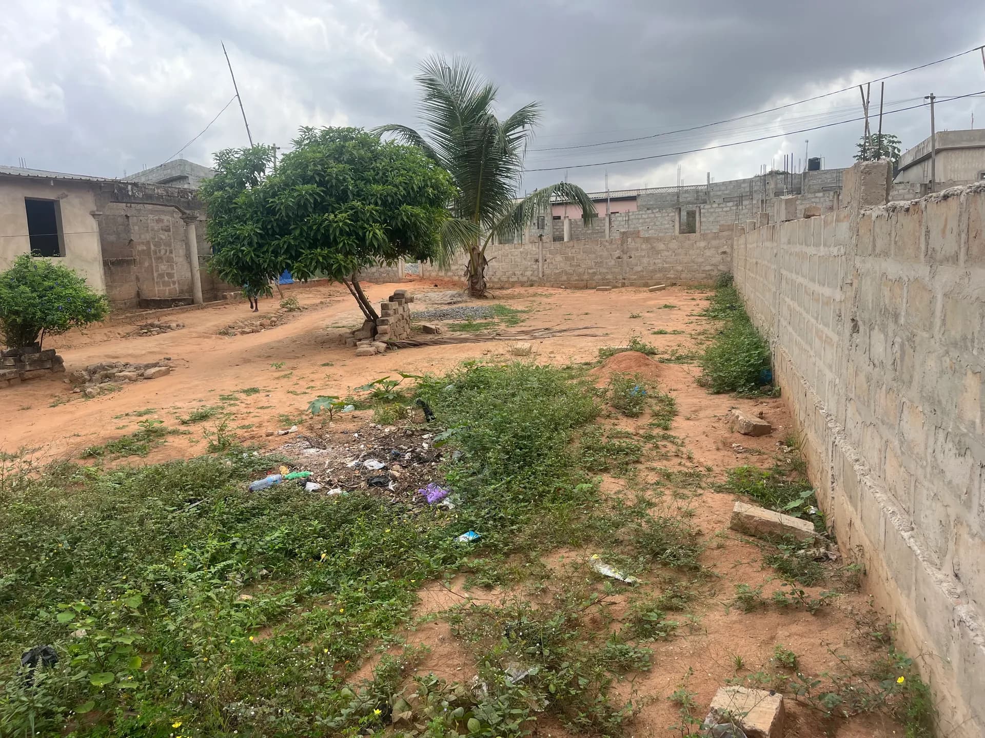 Terrain à vendre, 1 lot et demi, à AGOE minamadou 209 mètres du goudron lome togo