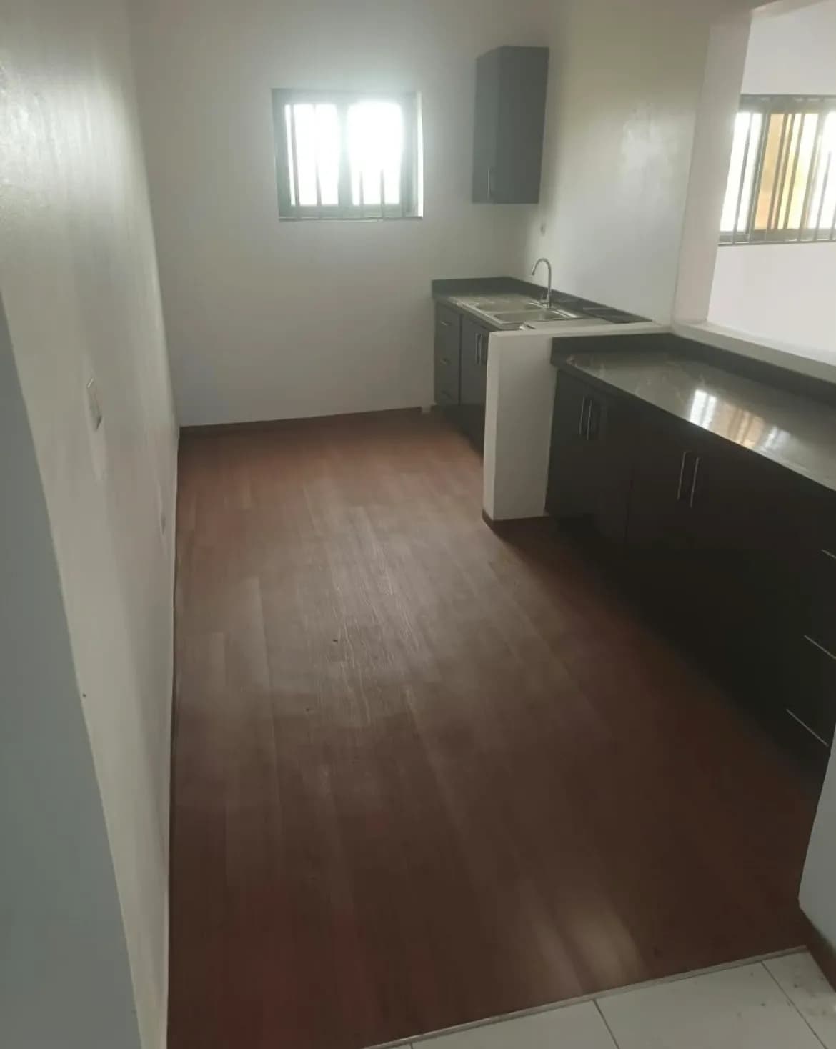 Location villa scindé au rez de chaussée composé de 3 chambres salon 2 wc douche cuisine a un pas du goudron agodeke Avepozo lome togo