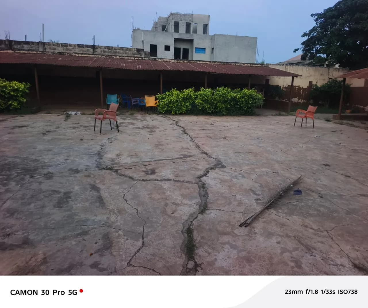 Un bar restaurant à vendre, construite sur un lot situé à agoe légbassito lome togo