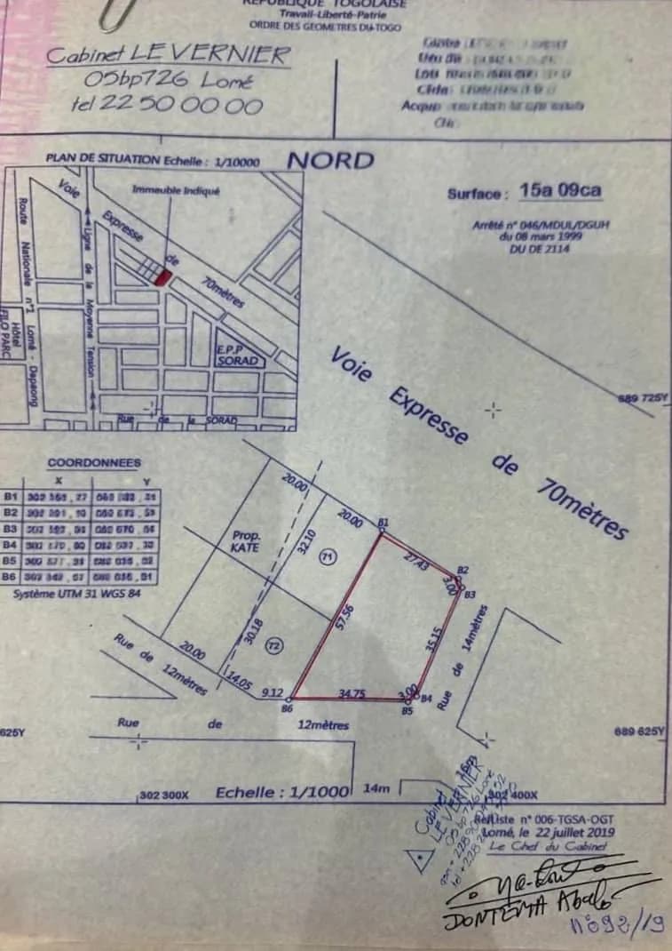 Terrain à vendre, 2 lots et demisoit 1509m2 en angle de rue et au bord du goudron agoe adjougba lome togo